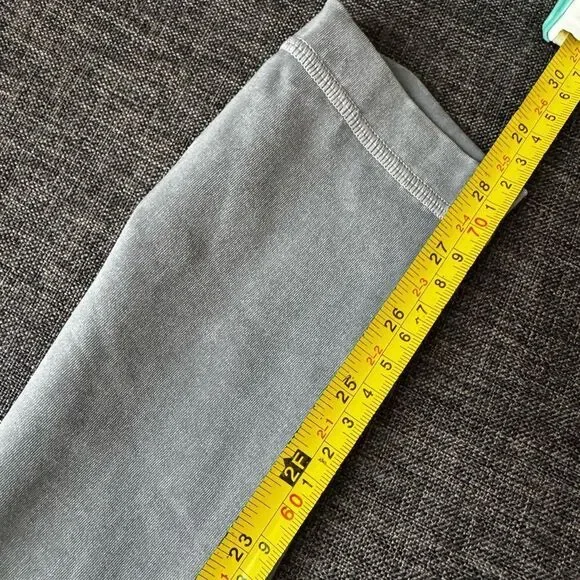 Lululemon Wunder Under High-Rise Tight *Snow Washed 28"
Washed Luna Size 4 - Picture 11 of 14